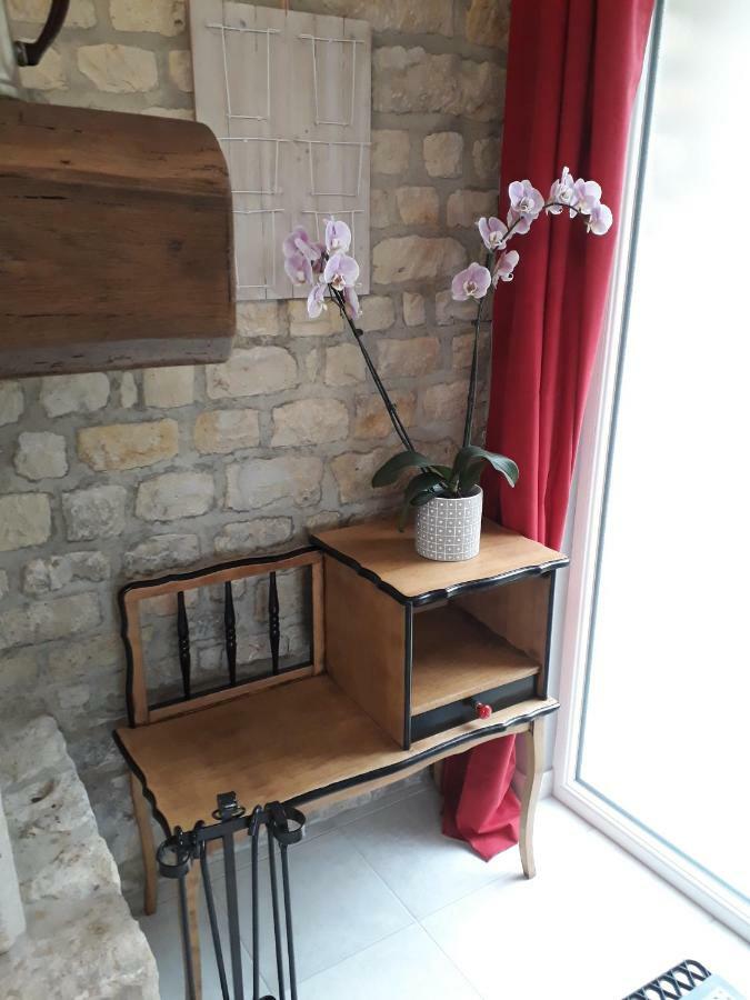Gite " Le Vieux Noyer" Liesville-sur-Douve Exterior photo